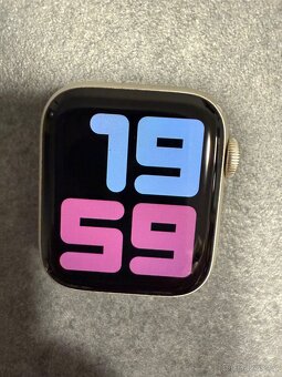 Chytré hodinky Apple Watch SE 2022 GPS 40mm - 12