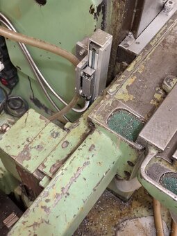 Malá nástrojařská frézka 675P - 12