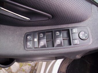 Mercedes-Benz B180 i - 12