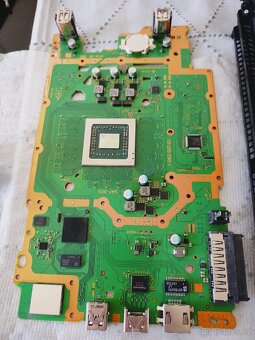 Playstation 4 - 12
