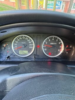 Nissan Almera - 12
