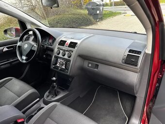 Volkswagen Touran 1.4 TSI 103kW Freestyle Navi Xenony 7 míst - 12