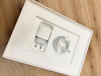 Apple IPad 9. generace Wi-fi 64 gb - 12