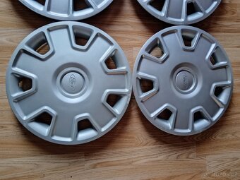 Poklice Ford r15 - 12