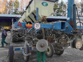 Kinze 3500 8R - 12