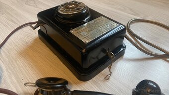 Starý nástěnný telefon na mince - 12