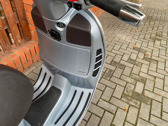 Vespa GTS 300 Hpe (2021) - 12