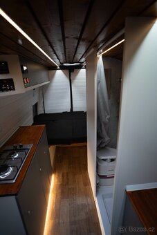 Iveco Daily obytná dodávka - 12