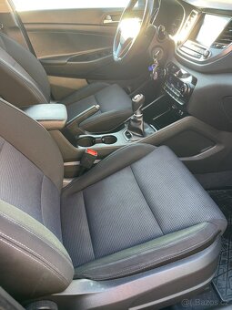 Prodám Hyundai Tucson 1,7 CRDi   2017 po servise - 12