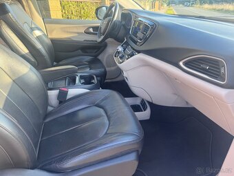 Chrysler Pacifica 3,6 RU Touring L Kůže 2018 DPH - 12