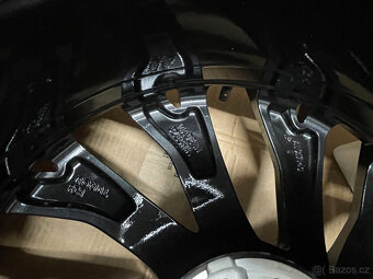 SUPERB 4, 3 NOVÁ ZIMNÍ ALU HELIX BLACK 235/40/19 R.V 2024 - 12