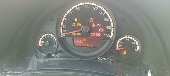 Prodám VW Up, 5 dveřový, 1,0i 44kW, 2014, klima, centrál - 12