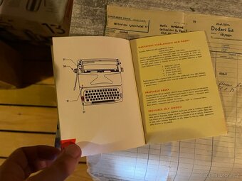 Přenosný psací stroj Consul 221.1 (r.1970) – sběratelský set - 12