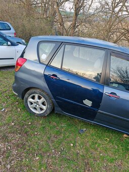 Toyota Corola verso 2003 - 12