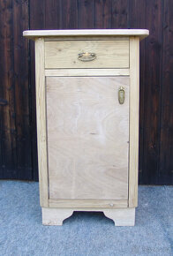 Starožitný noční stolek - 12