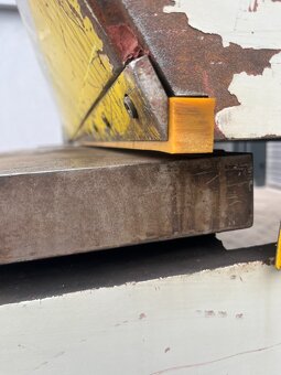 76. Tabulové nůžky NTC 2500/4 - 12