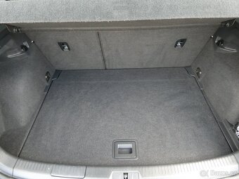 Volkswagen Golf 1,2 TSi 63kW serviska, závěs - 12
