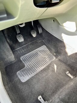 Ford Focus 1.6i 74kW, 1. majitelka, pravidelný servis - 12
