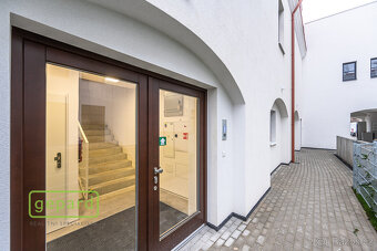 Pronájem bytu 2+kk, 55m2, s parkovacím stáním v novostavbě v - 12