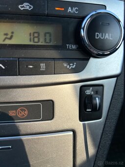 Toyota Avensis 2,0D 2013 rok - 12