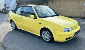 Golf  cabrio  colorconcept    2.0 i - 12