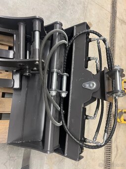 Minibagr 1,6t - 12