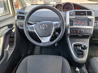 Toyota Verso,1.6D-4D,82KW,7MÍST,KAMERA,BEZ KOROZE,R.V.2015 - 12