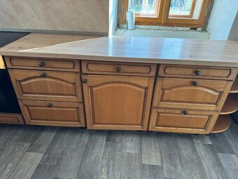 Krásná venkovská dubová kuchyně se spotřebiči,5447 - 12