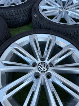 Passat B8 R-LINE - DVĚ SADY PNEU - 235/40 R19 - 12