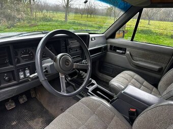 Jeep Cherokee 2.5 Benzín - 12