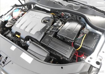 Volkswagen Passat 1,6 TDI 77 kW Serviska nafta - 12