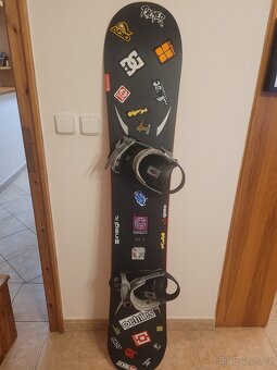 Prodám kvalitní set. Snowboard,boty a vak - 12