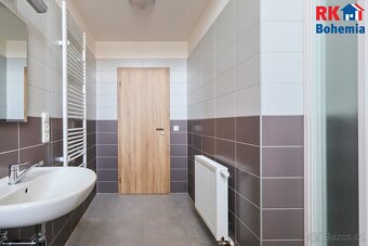 Pronájem nově zrekonstruovaného bytu 2+kk o výměře 61 m2 v Č - 12