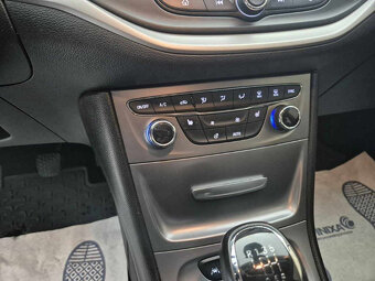 Opel Astra 1,6 CDTi 81kW Excite ST - 12