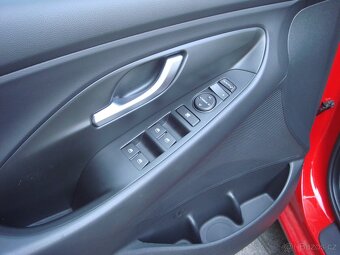 Hyundai i30 1.5i 80kw 2023 1500km nové v ČR - 12