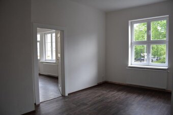 Pronájem bytu 3 + 1, 103 m2, 1. patro, v centru Pardubic - 12