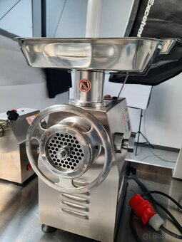 Mlýnek na maso 22 Řeznický vlček, Řezačka masa 22 - 12