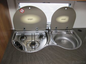 Prodám karavan Hobby 560 kmfe,,r.v.2009 + mover + markýza. - 12