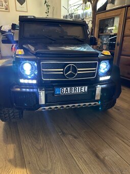 Elektrické auto mercedes 6x6 s dvěma baterii - 12