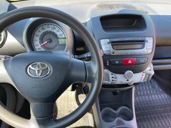 Toyota Aygo 1.0i - 12