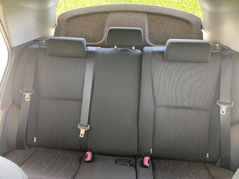TOYOTA AURIS - 12