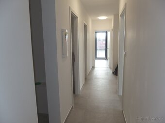 Pronájem bytu 4+kk s terasou a parkováním v Turnově. - 12