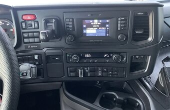 Scania G450 XT - 6x4 - třístranný sklápěč - 12