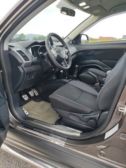 Mitsubishi Outlander 2,2 DiD 4WD 130kW/177k, manuál 6 st. - 12