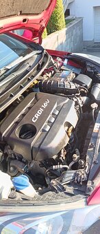 Hyundai i30 CRDi 1,6 CW combi diesel - 12