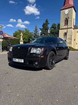 Vínový Chrysler 300c Touring. 3.5V6 183kw RWD - 12