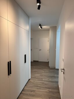 Prodej nadstandardně vybaveného bytu 3+kk v Kroměříži s lodž - 12