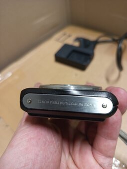 CASIO EXILIM EX-Z11 - 12