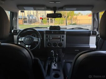 Toyota FJ Cruiser 4.0 V6 – spolehlivé SUV s pohonem 4x4 - 12