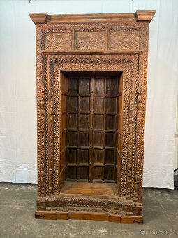 Indická ručně řezaná portálová skříň (136003) - 12